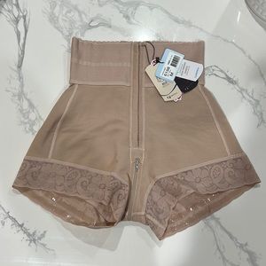 CALI CURVES FAJA BBL GUITAR SHORTS CURVY FIT MEDIUM M NUDE NEW SHAPE WEAR 6198